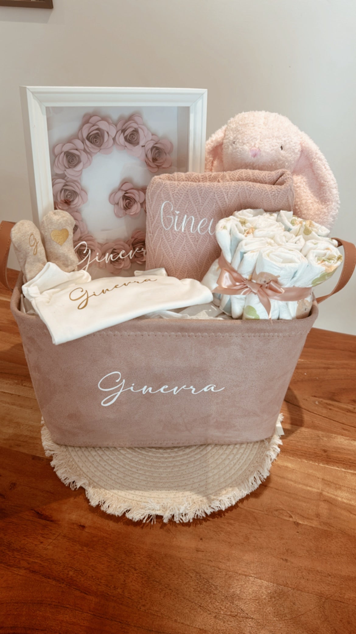 Cesta porta pannolini con quadro nascita